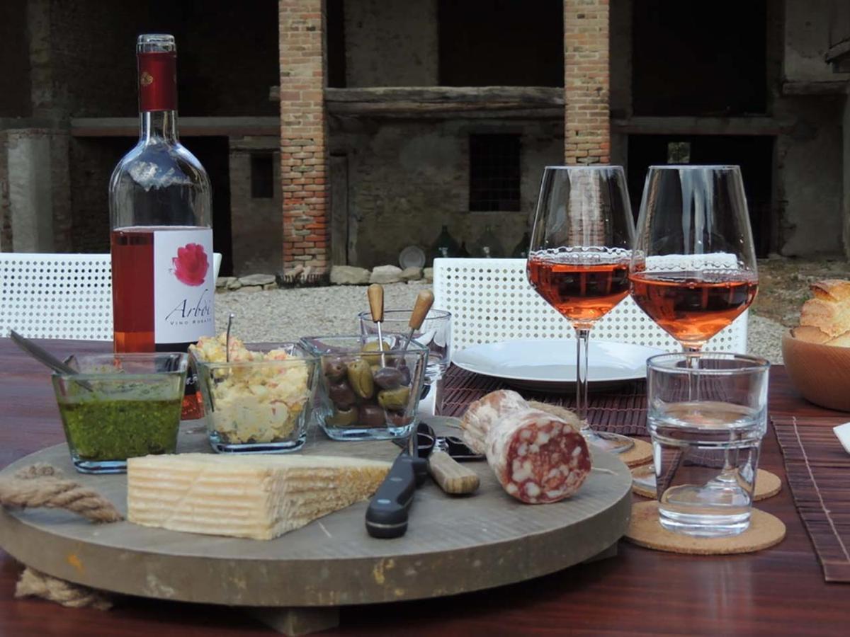 La Luce Delle Colline Bed & Breakfast Serravalle delle Langhe Dış mekan fotoğraf