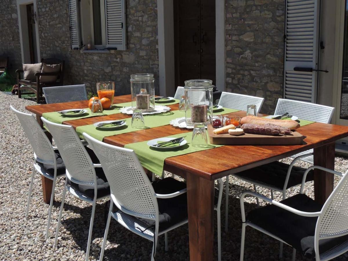 La Luce Delle Colline Bed & Breakfast Serravalle delle Langhe Dış mekan fotoğraf