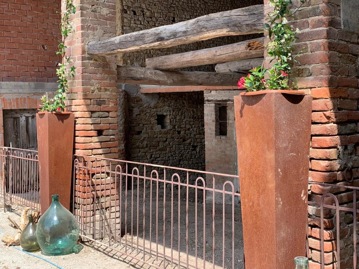 La Luce Delle Colline Bed & Breakfast Serravalle delle Langhe Dış mekan fotoğraf