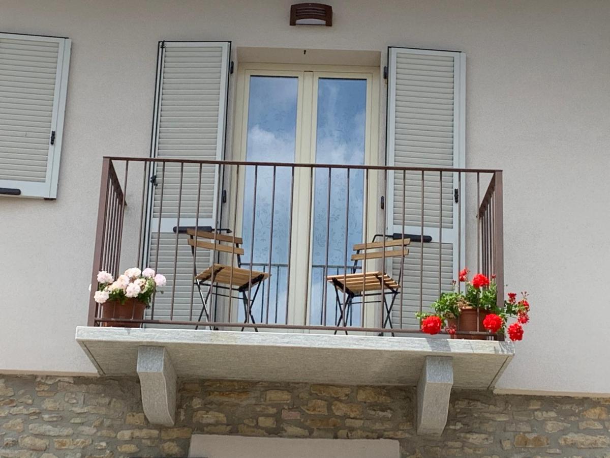 La Luce Delle Colline Bed & Breakfast Serravalle delle Langhe Dış mekan fotoğraf