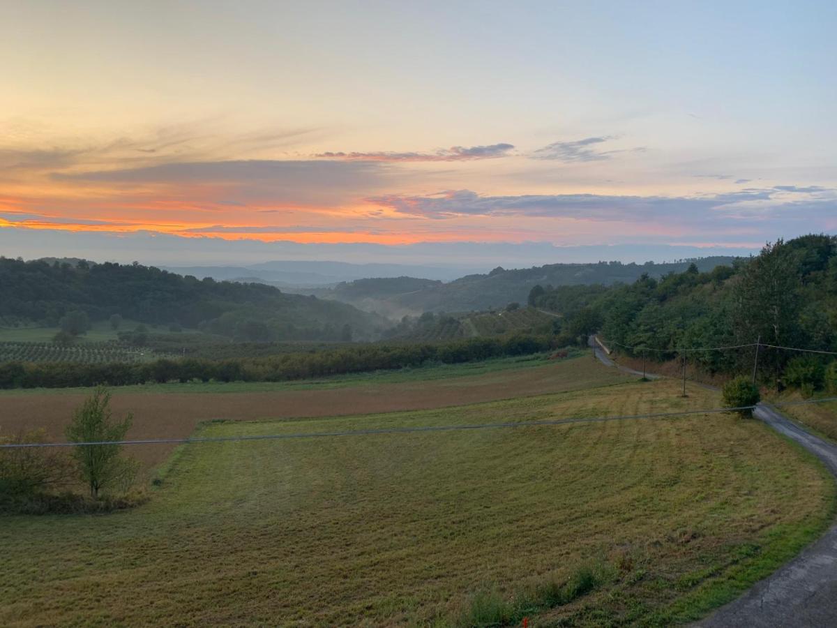La Luce Delle Colline Bed & Breakfast Serravalle delle Langhe Dış mekan fotoğraf