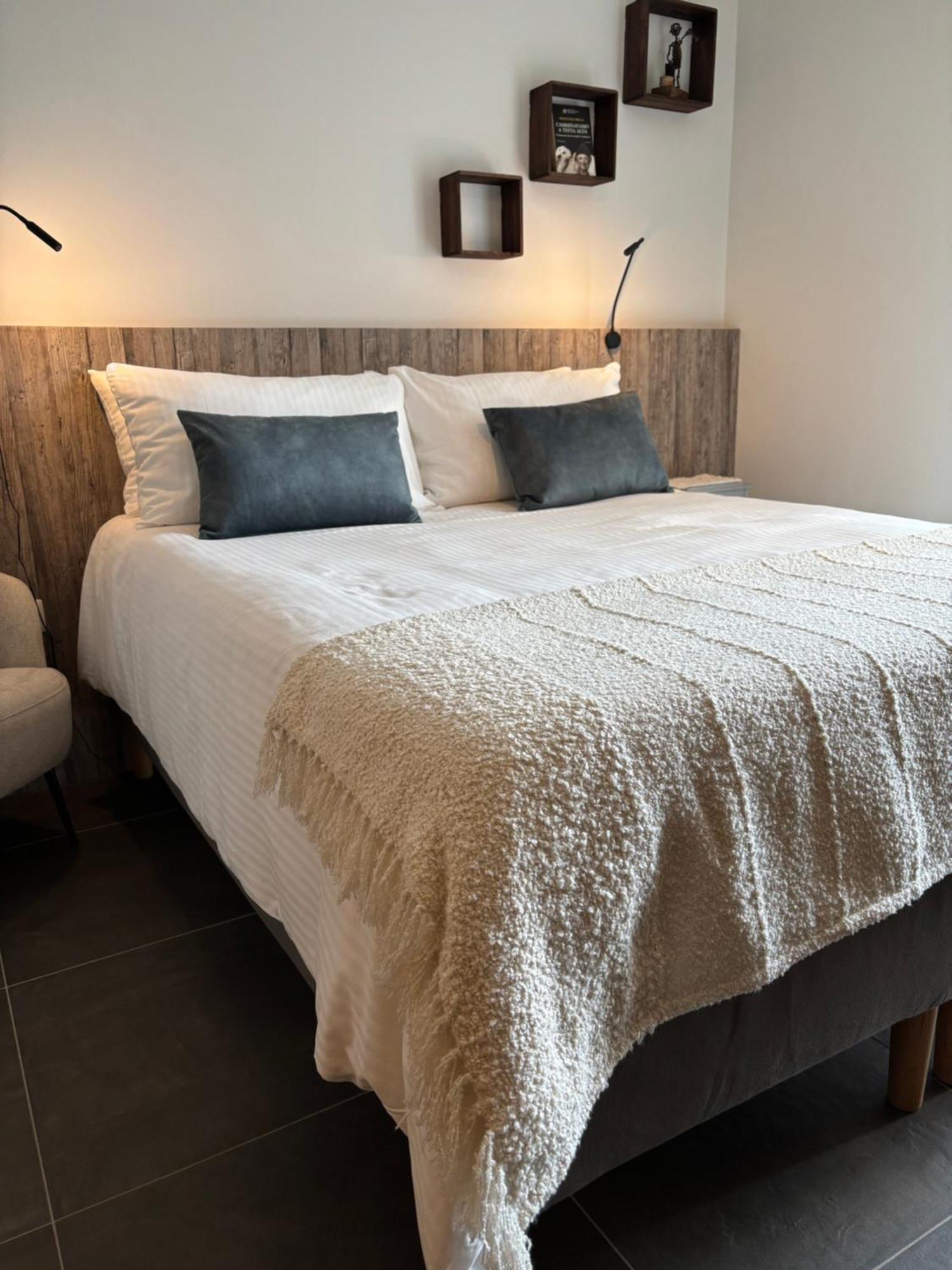 La Luce Delle Colline Bed & Breakfast Serravalle delle Langhe Dış mekan fotoğraf