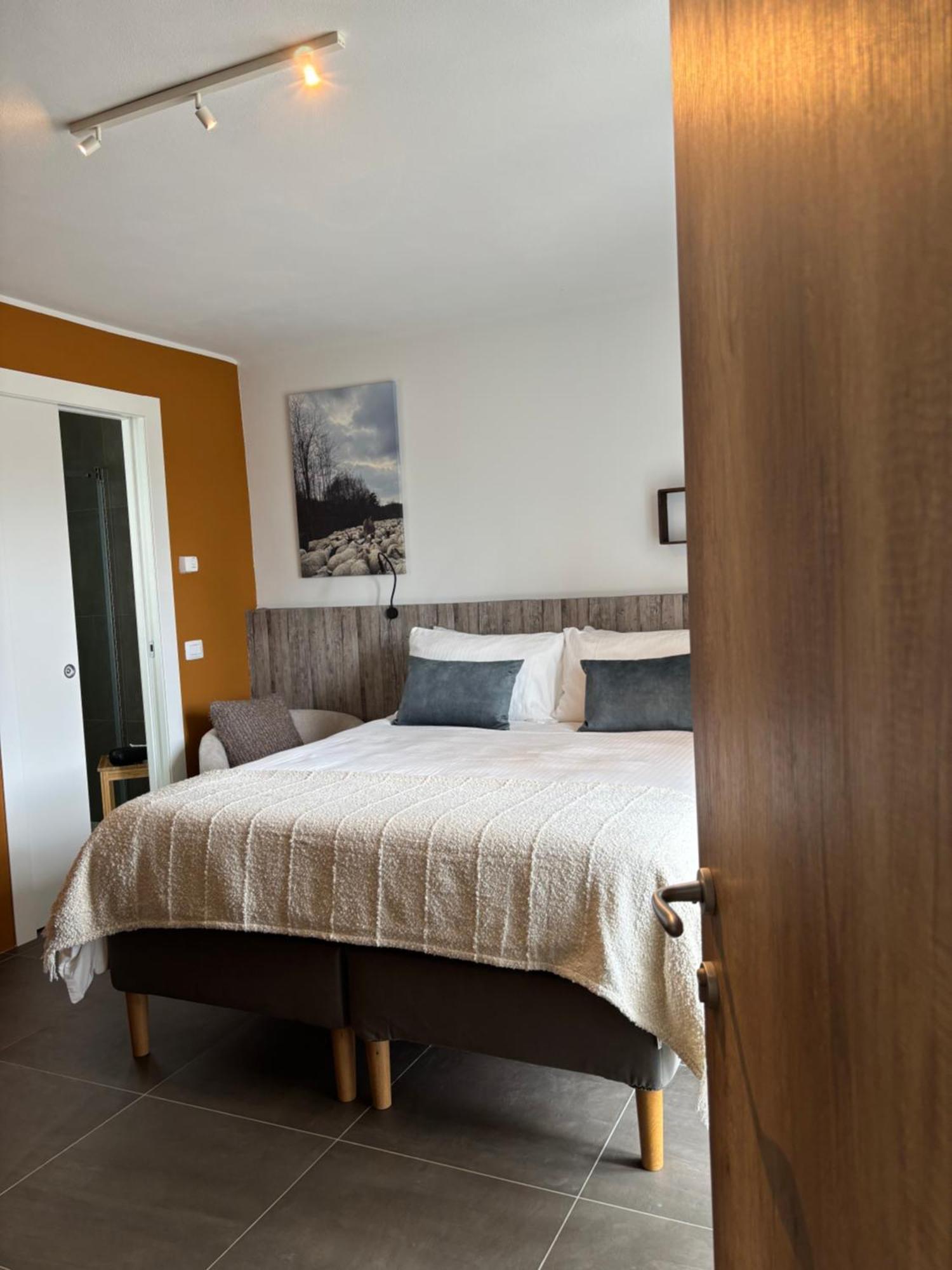 La Luce Delle Colline Bed & Breakfast Serravalle delle Langhe Dış mekan fotoğraf