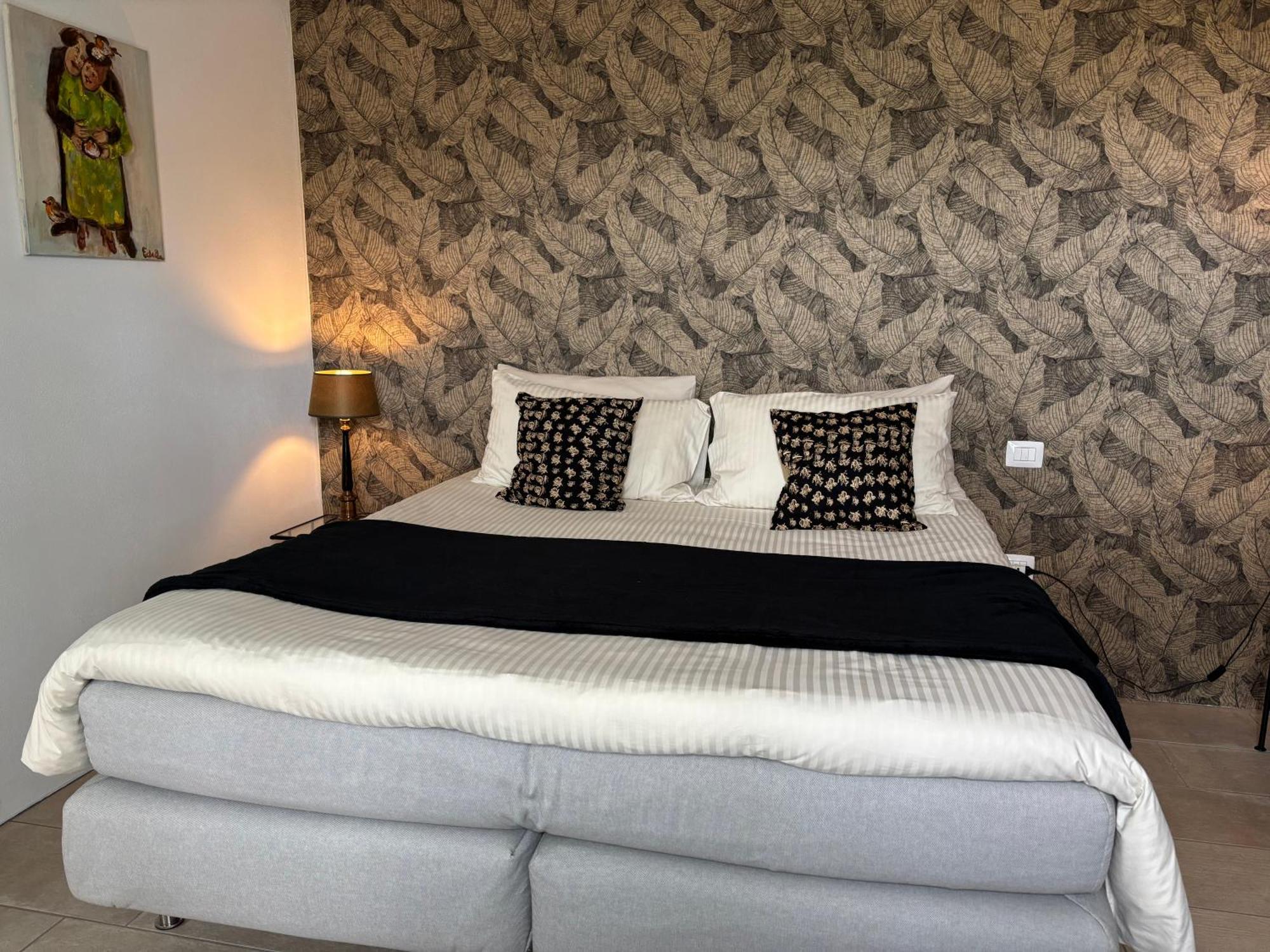 La Luce Delle Colline Bed & Breakfast Serravalle delle Langhe Dış mekan fotoğraf