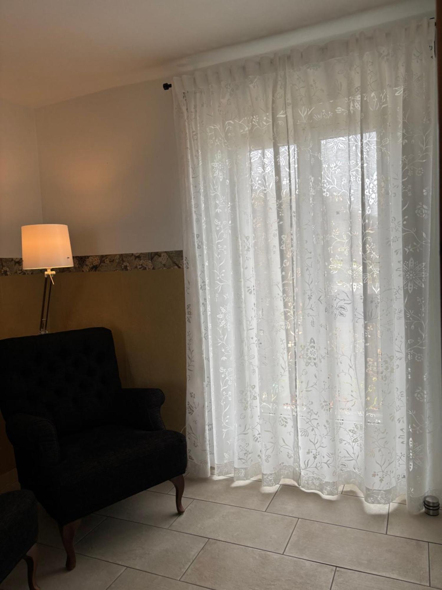 La Luce Delle Colline Bed & Breakfast Serravalle delle Langhe Dış mekan fotoğraf