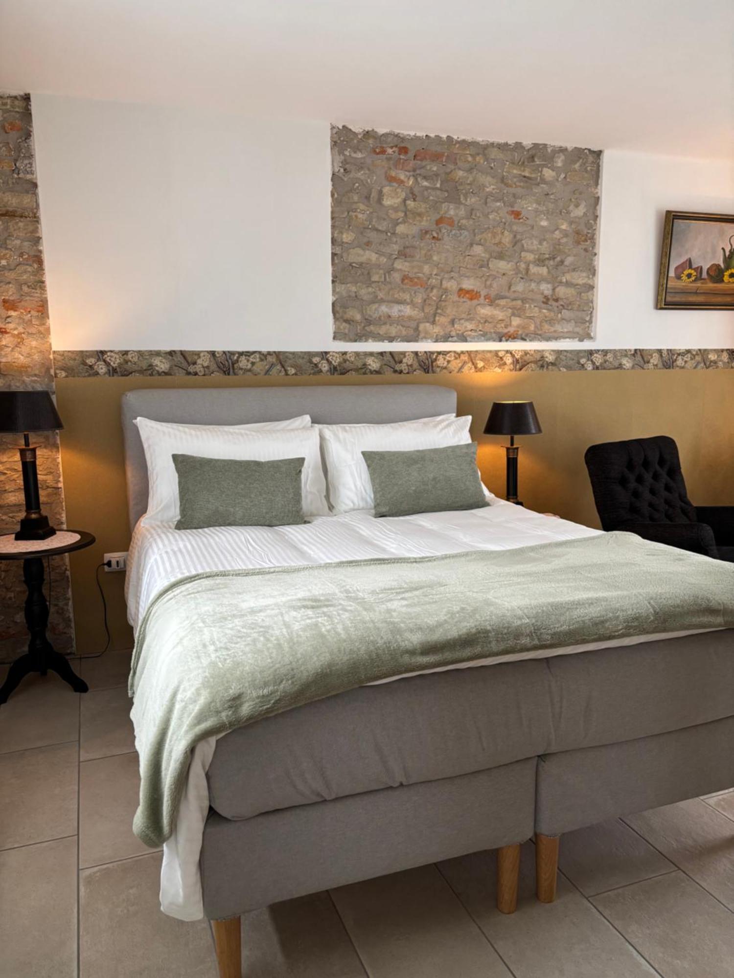 La Luce Delle Colline Bed & Breakfast Serravalle delle Langhe Dış mekan fotoğraf