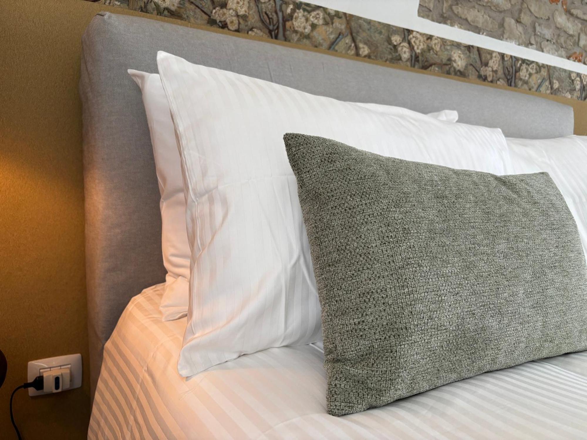 La Luce Delle Colline Bed & Breakfast Serravalle delle Langhe Dış mekan fotoğraf